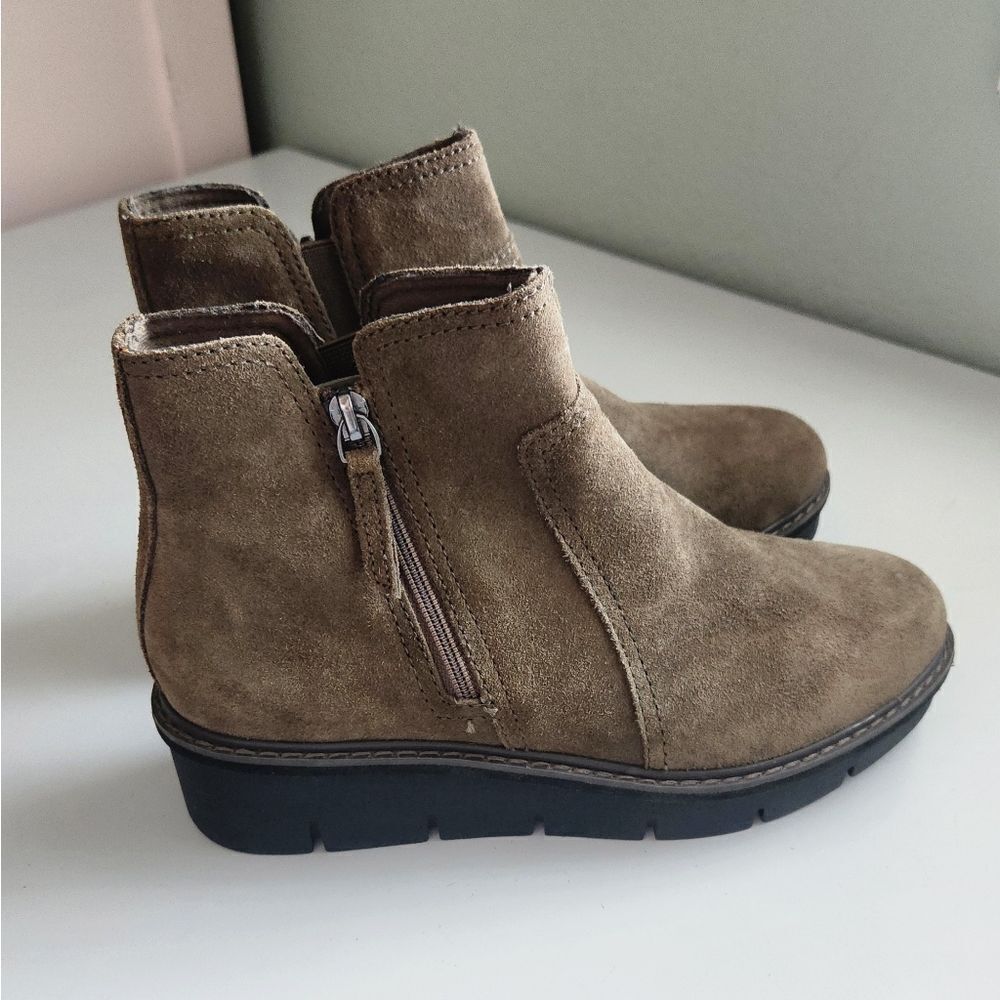 🌸Clarks Women's Airabell Zip Ankle Boot Women's 6.5M Dark Olive - Picture 3 of 7
